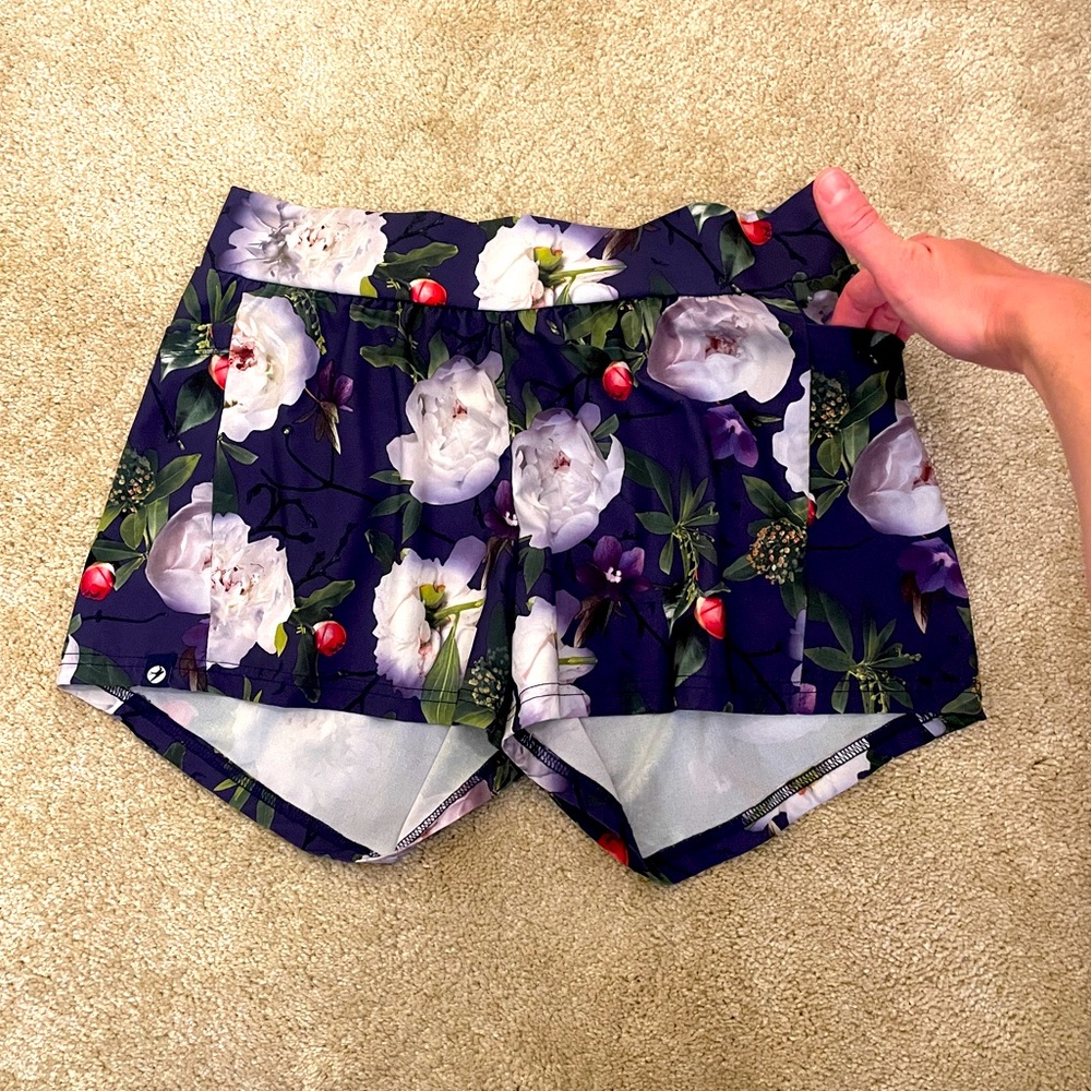 Oiselle Track Fan Shorts - Moody Floral